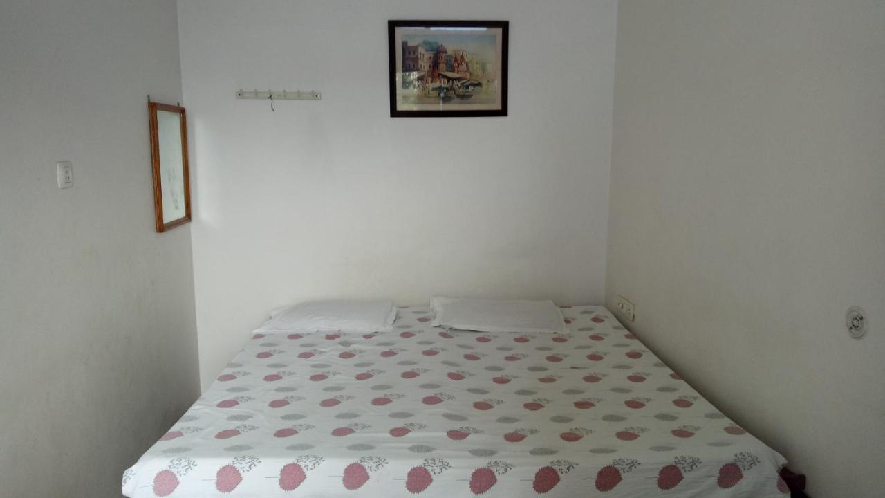 Ishan Paying Guest House Varanasi Esterno foto